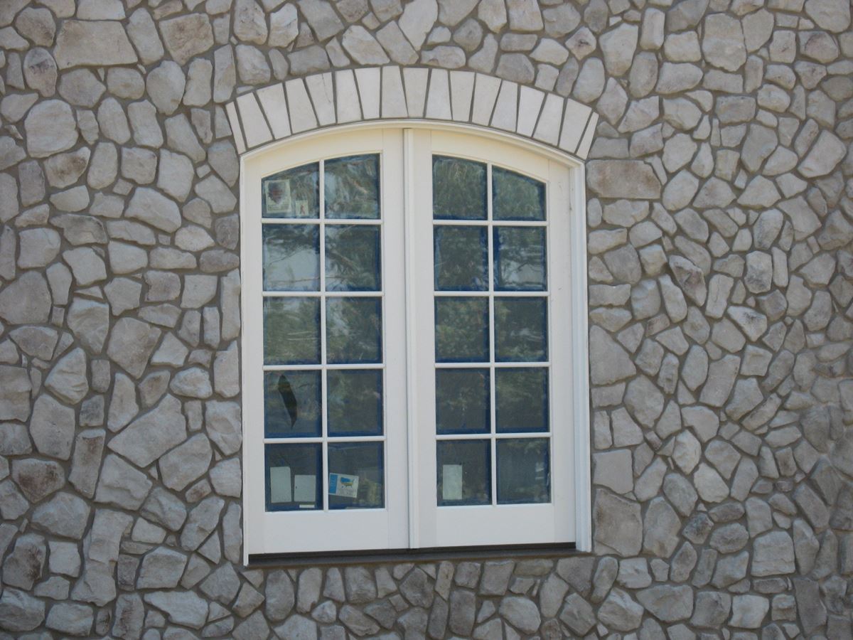 Quad-Lock ICF Home Built on the Rocks - Stone Finish 1 - Energywise Sustainable Products CO